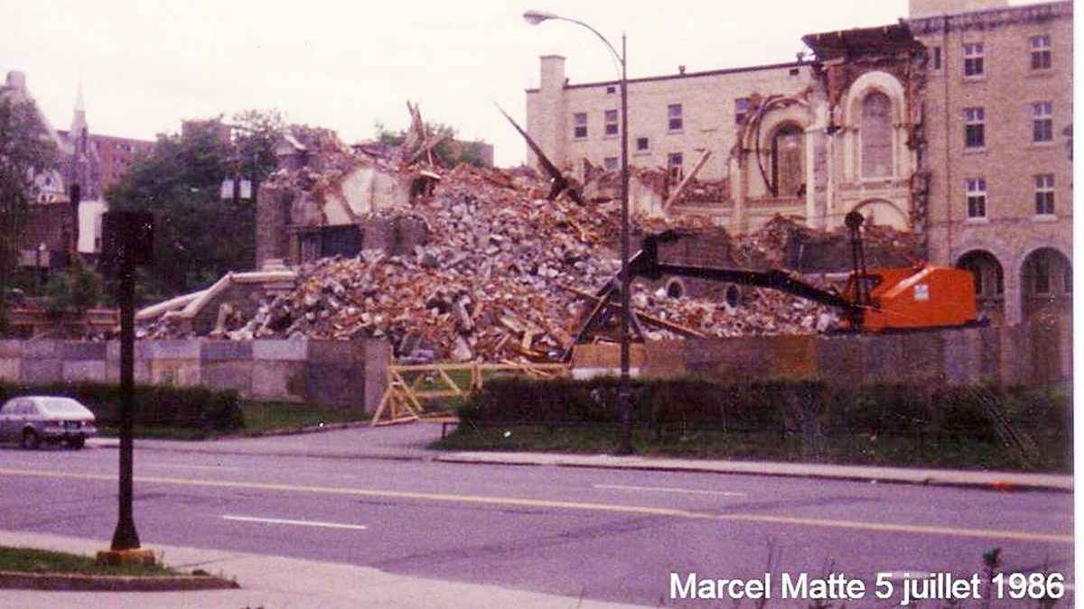 Montcalm dans les années 1980 : démolition de la première église Notre-Dame-du-Chemin | 1 décembre 2019 | Article par Jean Cazes